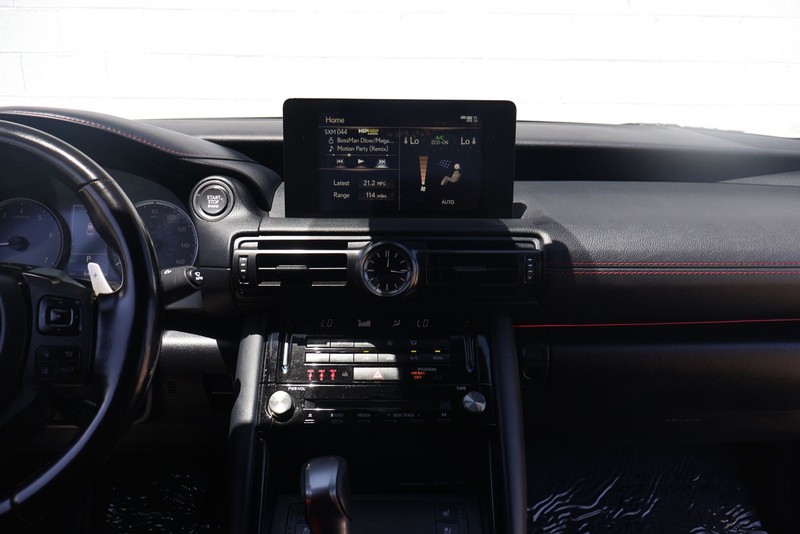 Lexus IS Vehicle Full-screen Gallery Image 23