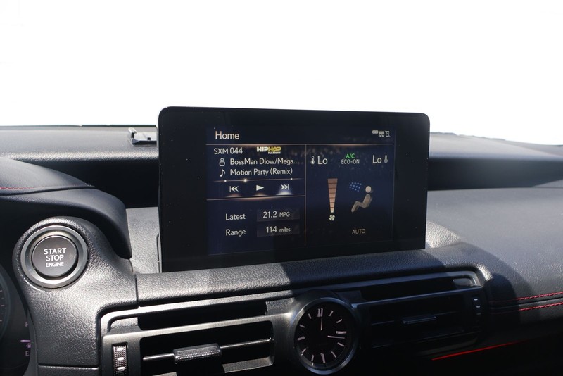 Lexus IS Vehicle Full-screen Gallery Image 24