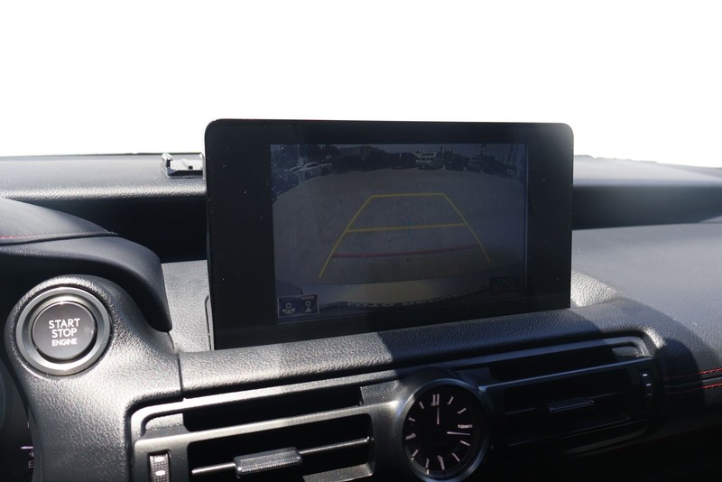 Lexus IS Vehicle Full-screen Gallery Image 25
