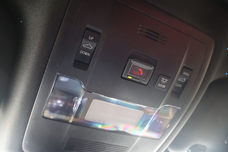 Lexus IS Vehicle Full-screen Gallery Image 28