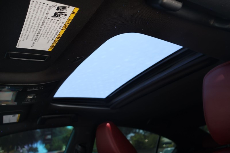 Lexus IS Vehicle Full-screen Gallery Image 29