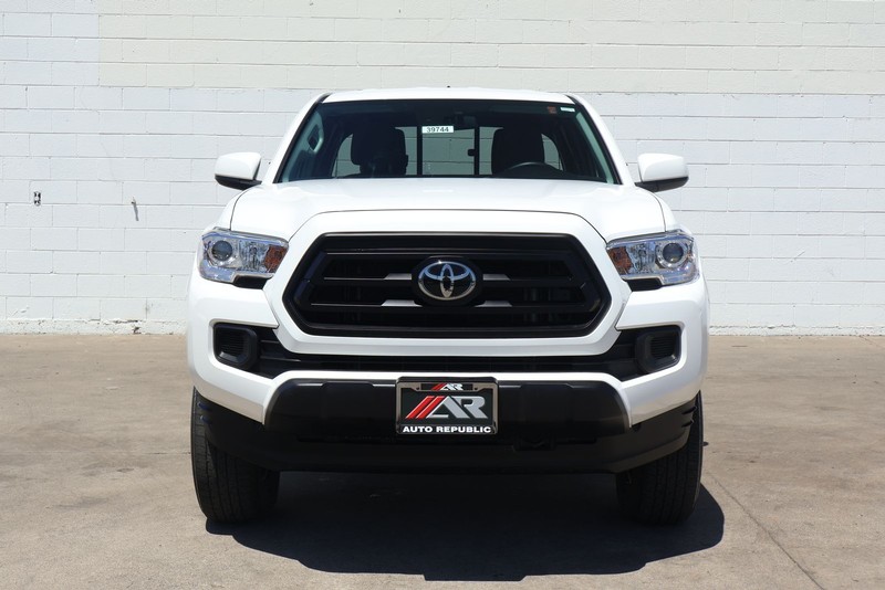 Toyota Tacoma 4WD Vehicle Full-screen Gallery Image 03