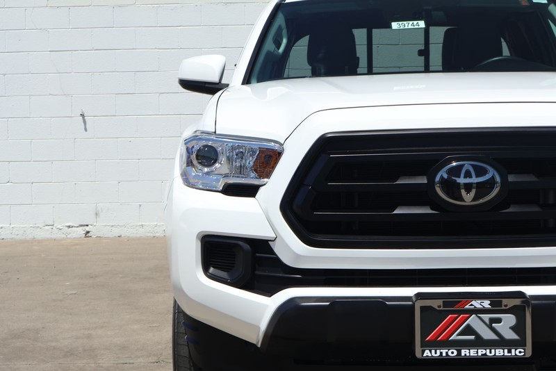 Toyota Tacoma 4WD Vehicle Full-screen Gallery Image 04