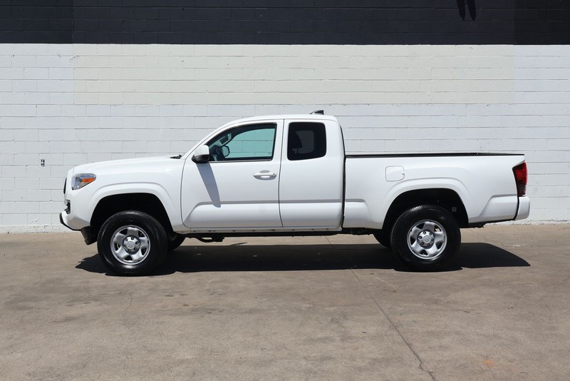 Toyota Tacoma 4WD Vehicle Full-screen Gallery Image 10