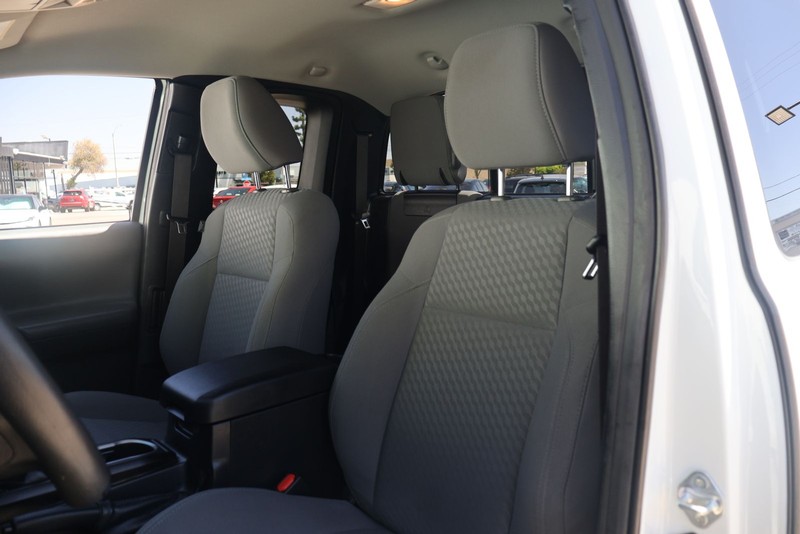 Toyota Tacoma 4WD Vehicle Full-screen Gallery Image 16