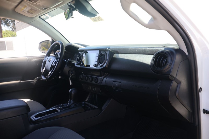 Toyota Tacoma 4WD Vehicle Full-screen Gallery Image 18