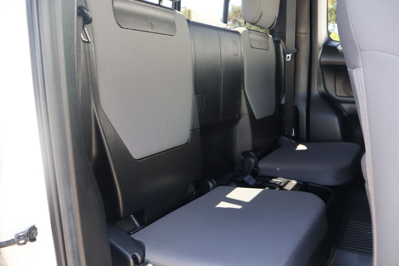 Toyota Tacoma 4WD Vehicle Full-screen Gallery Image 20