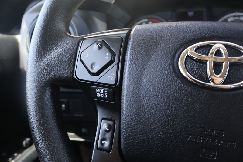 Toyota Tacoma 4WD Vehicle Full-screen Gallery Image 24