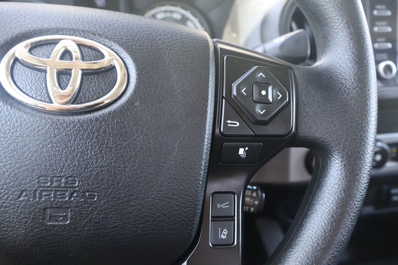 Toyota Tacoma 4WD Vehicle Full-screen Gallery Image 25