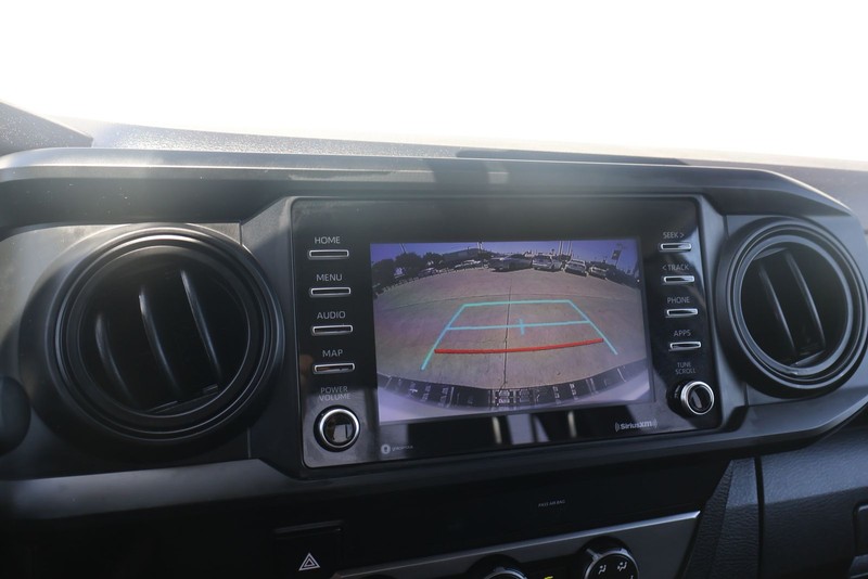 Toyota Tacoma 4WD Vehicle Full-screen Gallery Image 28