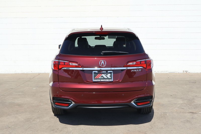 Acura RDX Vehicle Full-screen Gallery Image 06