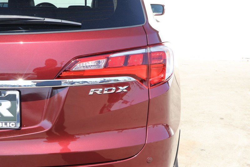 Acura RDX Vehicle Full-screen Gallery Image 07
