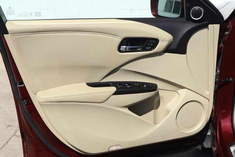 Acura RDX Vehicle Full-screen Gallery Image 18