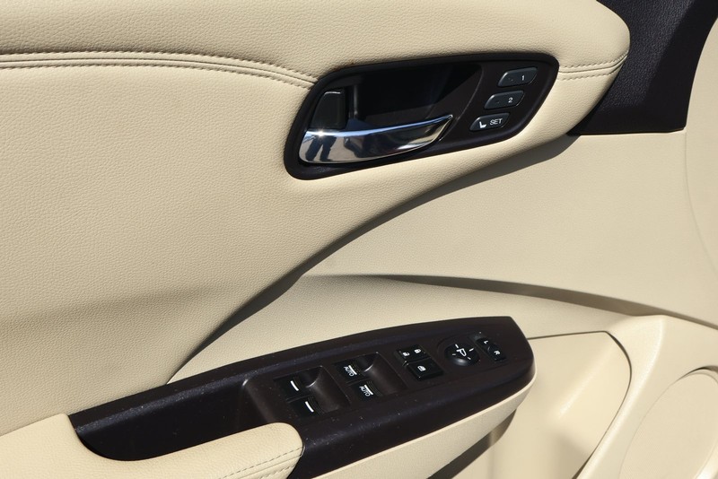 Acura RDX Vehicle Full-screen Gallery Image 19