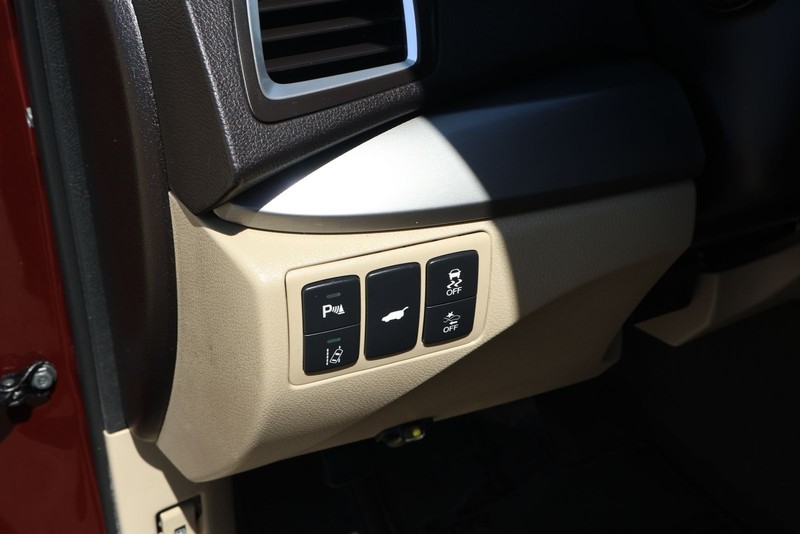 Acura RDX Vehicle Full-screen Gallery Image 22