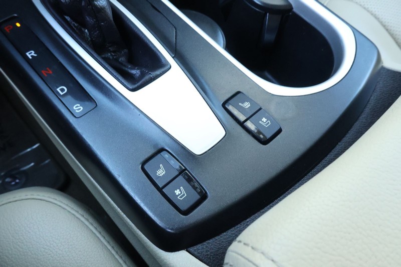 Acura RDX Vehicle Full-screen Gallery Image 40