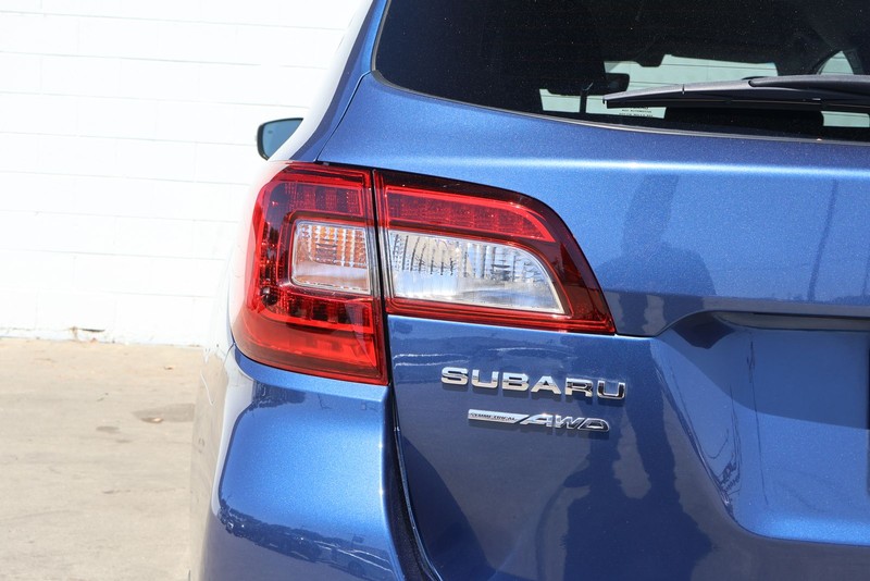 Subaru Outback Vehicle Full-screen Gallery Image 07
