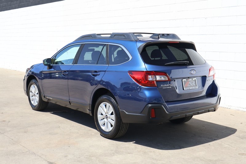 Subaru Outback Vehicle Full-screen Gallery Image 11