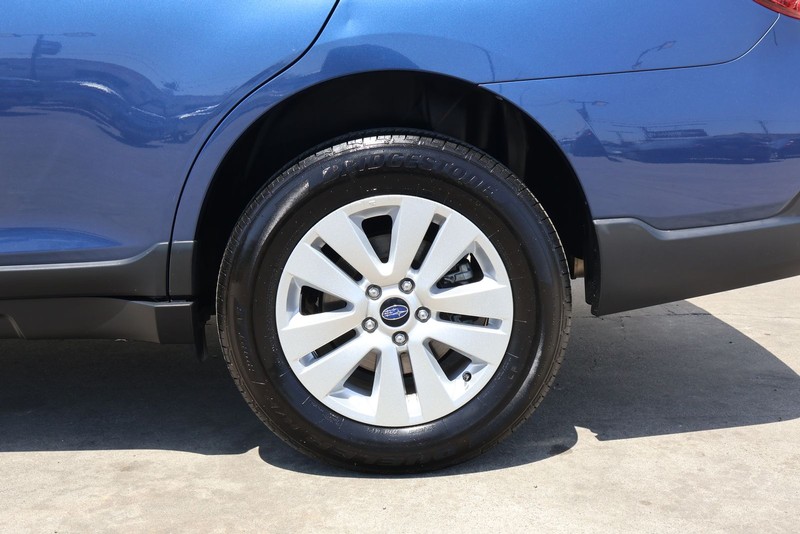 Subaru Outback Vehicle Full-screen Gallery Image 17