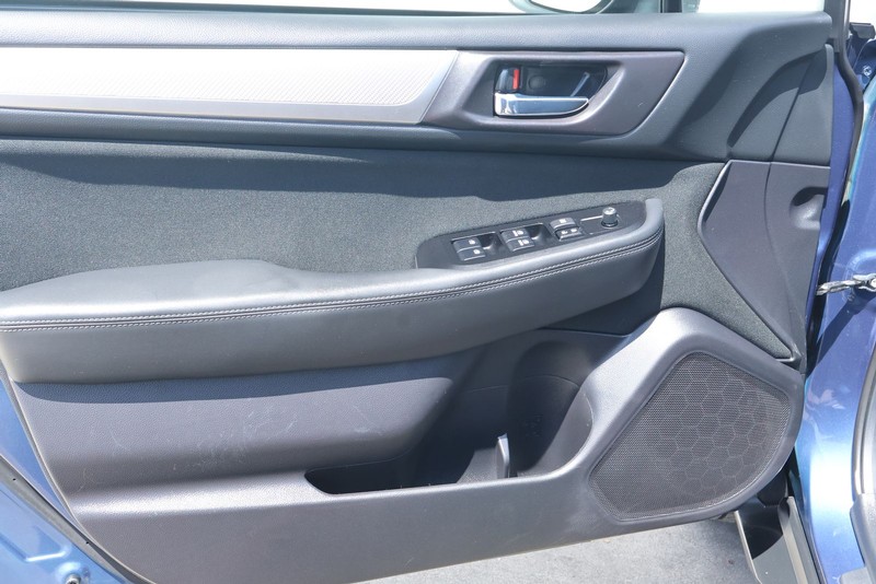 Subaru Outback Vehicle Full-screen Gallery Image 18