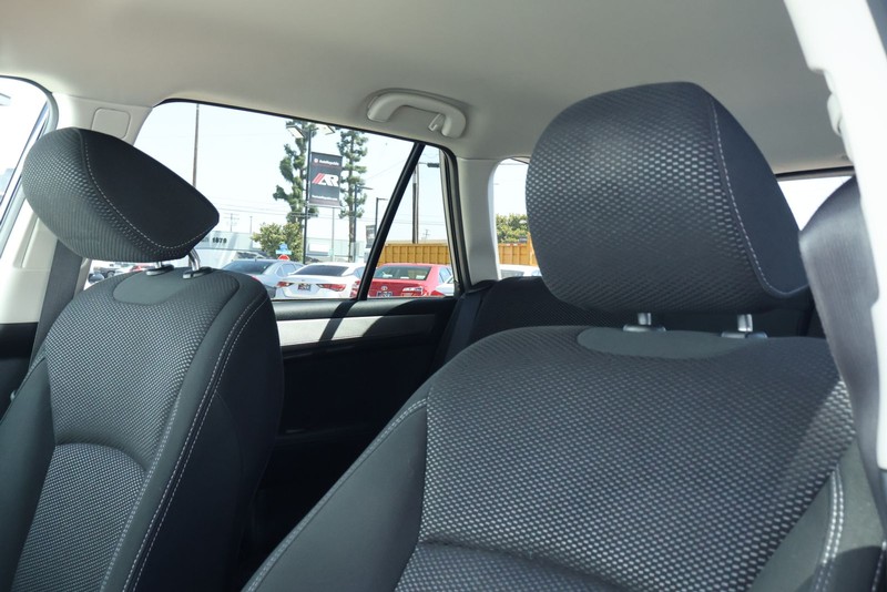 Subaru Outback Vehicle Full-screen Gallery Image 23