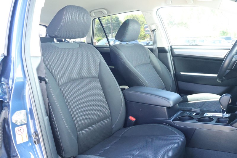 Subaru Outback Vehicle Full-screen Gallery Image 25