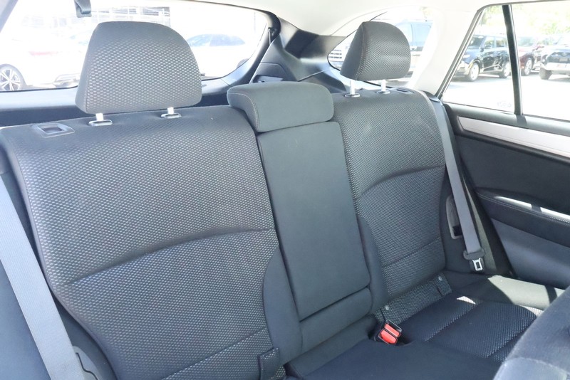 Subaru Outback Vehicle Full-screen Gallery Image 26