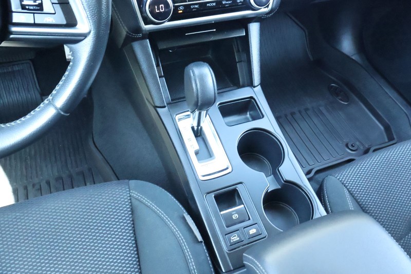 Subaru Outback Vehicle Full-screen Gallery Image 34