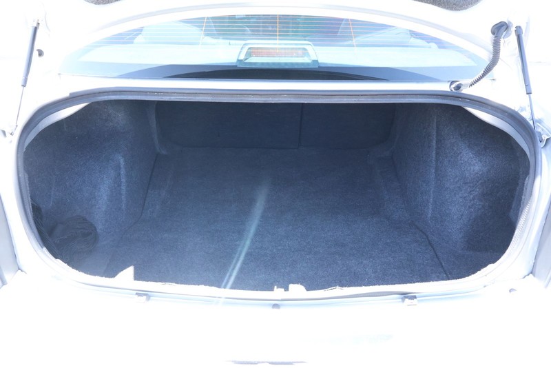 Chrysler 300 Vehicle Full-screen Gallery Image 08