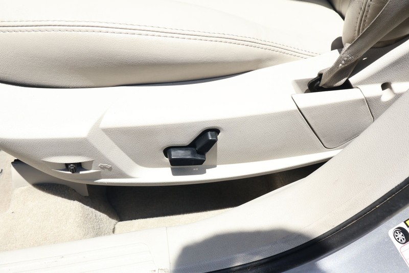 Chrysler 300 Vehicle Full-screen Gallery Image 18