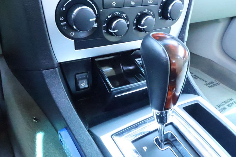 Chrysler 300 Vehicle Full-screen Gallery Image 31