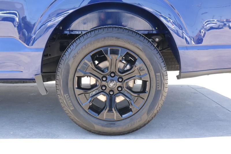 Ford F-150 Vehicle Full-screen Gallery Image 16