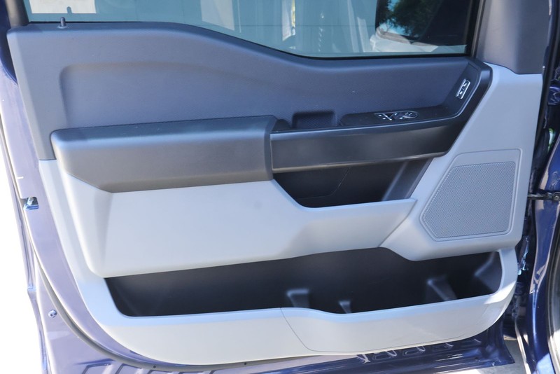 Ford F-150 Vehicle Full-screen Gallery Image 17