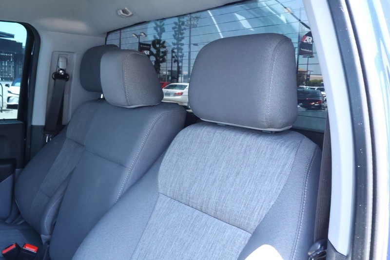 Ford F-150 Vehicle Full-screen Gallery Image 21