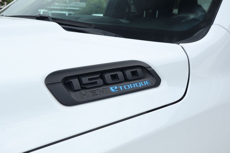 Ram 1500 Vehicle Full-screen Gallery Image 13