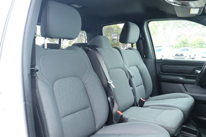 Ram 1500 Vehicle Full-screen Gallery Image 22