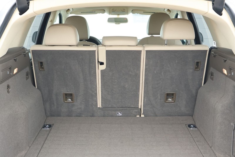 Audi Q5 Vehicle Full-screen Gallery Image 09