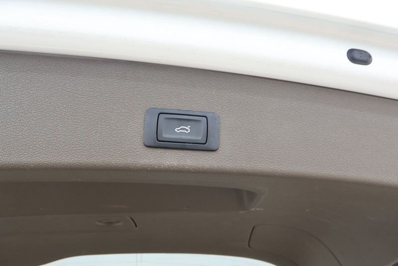 Audi Q5 Vehicle Full-screen Gallery Image 11