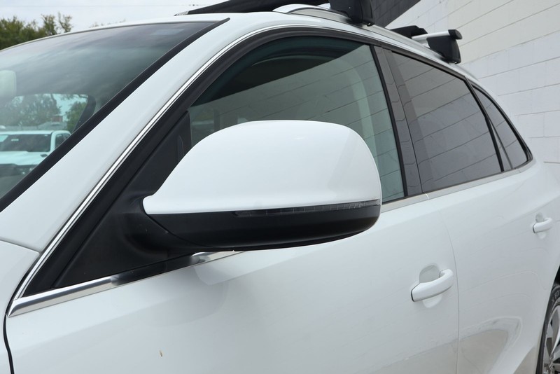 Audi Q5 Vehicle Full-screen Gallery Image 15