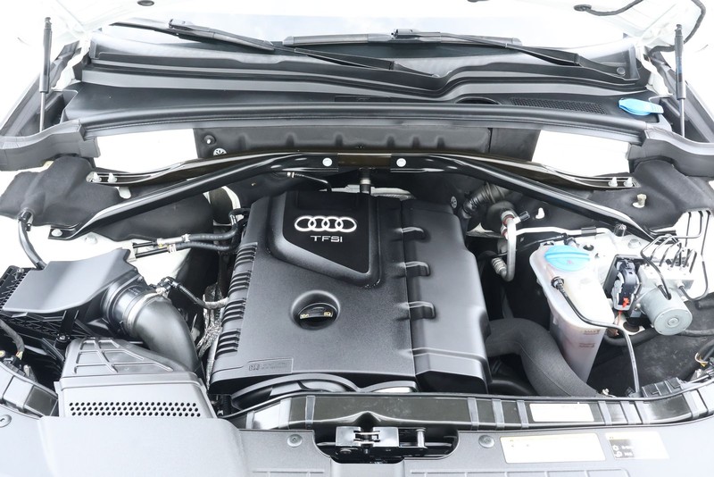 Audi Q5 Vehicle Full-screen Gallery Image 17