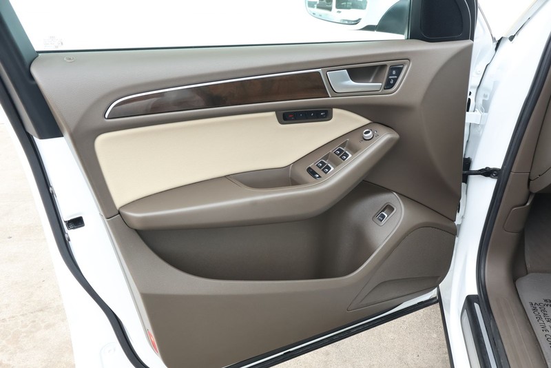 Audi Q5 Vehicle Full-screen Gallery Image 19