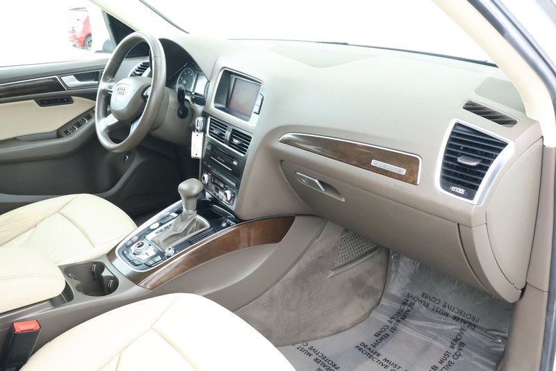Audi Q5 Vehicle Full-screen Gallery Image 23