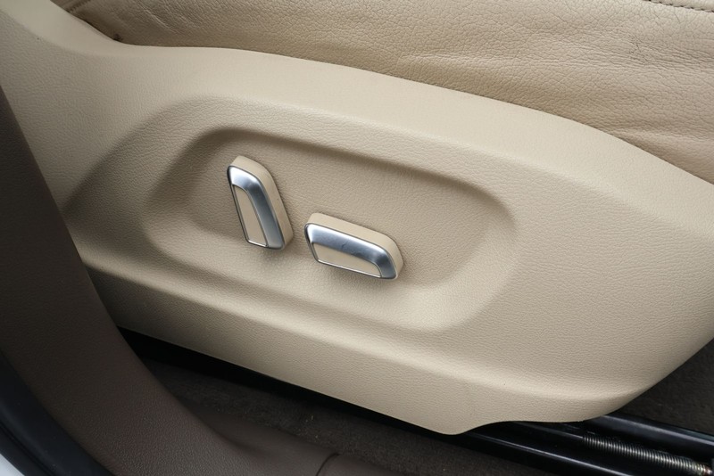 Audi Q5 Vehicle Full-screen Gallery Image 24