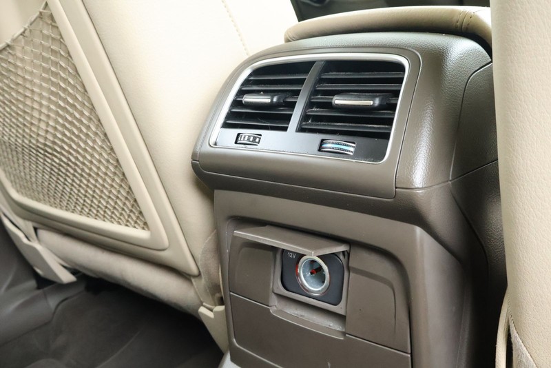 Audi Q5 Vehicle Full-screen Gallery Image 27