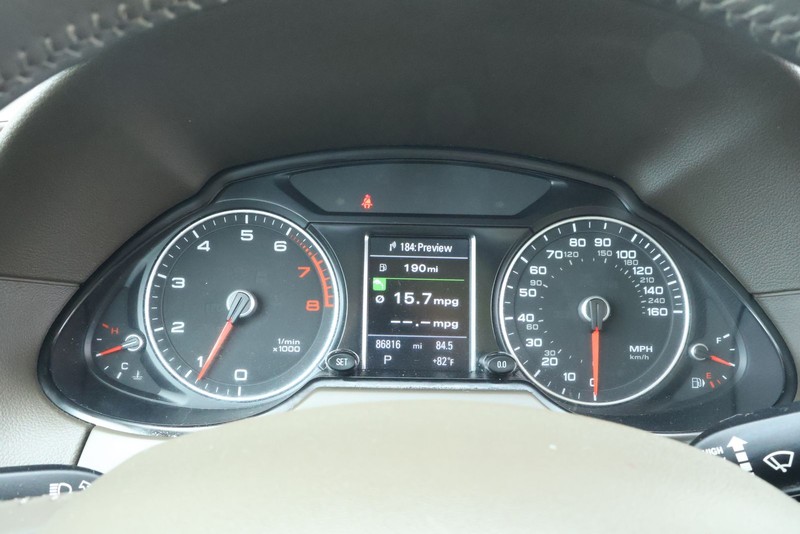 Audi Q5 Vehicle Full-screen Gallery Image 29
