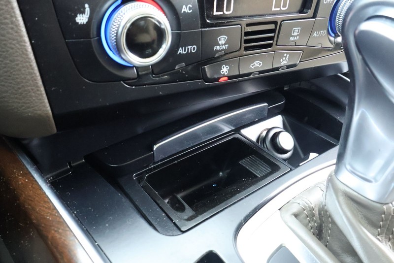 Audi Q5 Vehicle Full-screen Gallery Image 35
