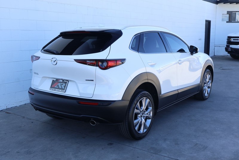 Mazda CX-30 Vehicle Full-screen Gallery Image 05
