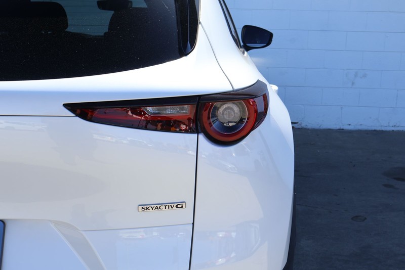 Mazda CX-30 Vehicle Full-screen Gallery Image 07