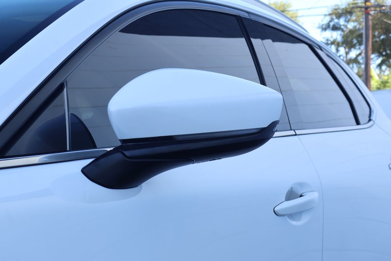Mazda CX-30 Vehicle Full-screen Gallery Image 14