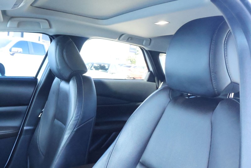 Mazda CX-30 Vehicle Full-screen Gallery Image 22